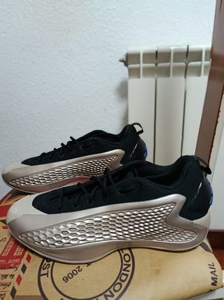 Zapatillas Adidas baloncesto beige-negro