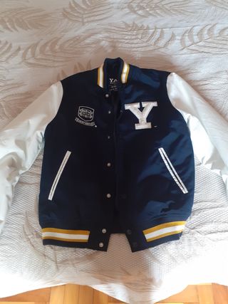 Cazadora universitaria Pull & Bear. Talla XS.