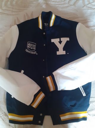 Cazadora universitaria Pull & Bear. Talla XS.