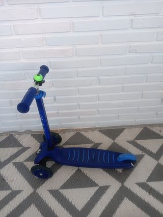 Patinete Playtive azul con luces