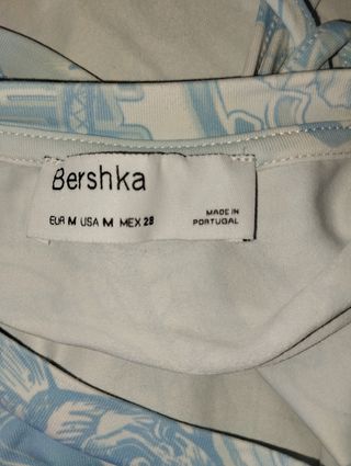 Top Bershka azul estampado asiatico
