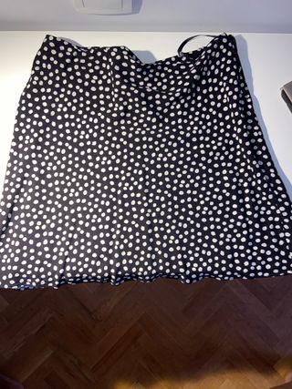 Falda negra lunares blancos