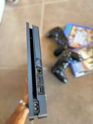 PS4 (PlayStation 4) Slim
