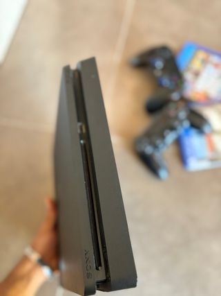 PS4 (PlayStation 4) Slim