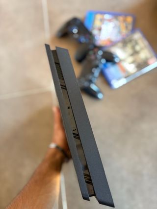 PS4 (PlayStation 4) Slim