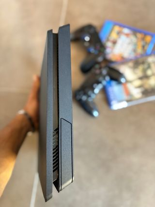 PS4 (PlayStation 4) Slim