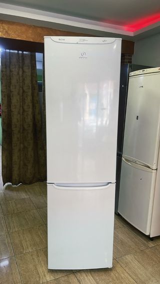 Nevera combi marca indesit no frost clase A+ 