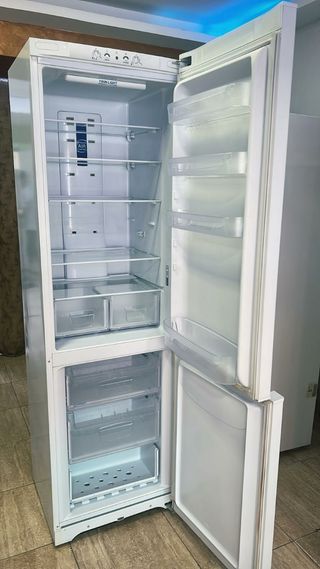 Nevera combi marca indesit no frost clase A+ 