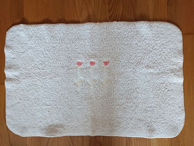 Alfombrilla baño beige- flores rosa