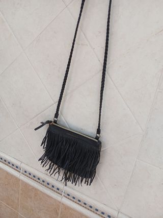 Bolso bandolera negro flecos H&M
