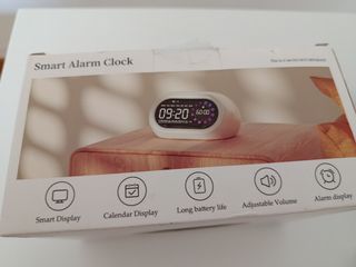 Reloj despertador digital LED y auriculares Oppo