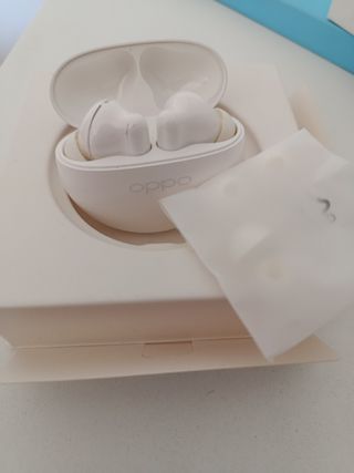Reloj despertador digital LED y auriculares Oppo