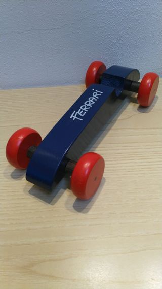 Macchinina Ferrari in legno, 30cm