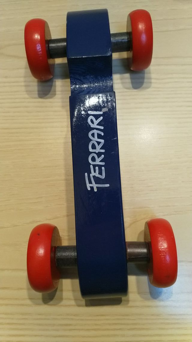 Macchinina Ferrari in legno, 30cm