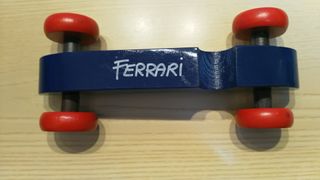 Macchinina Ferrari in legno, 30cm