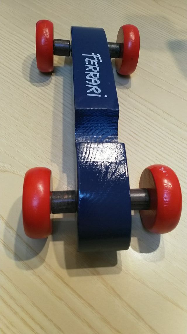 Macchinina Ferrari in legno, 30cm