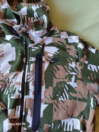 Sudadera Nike camuflaje