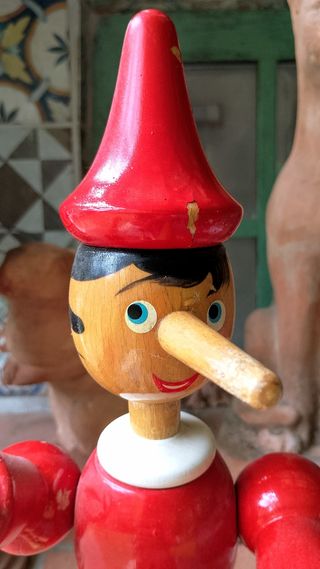 Antico Pinocchio in legno 
