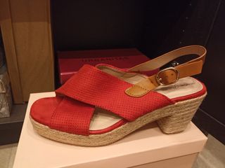 Zapatos rojos tacón esparto