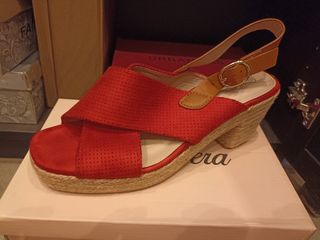 Zapatos rojos tacón esparto