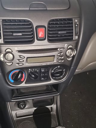 Nissan Almera 2001