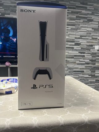 PS5 (PlayStation 5) + 4 juegos