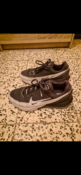 Zapatillas Nike negras y blanco 