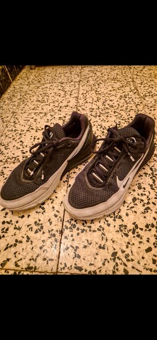 Zapatillas Nike negras y blanco 