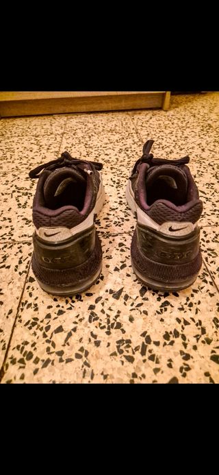 Zapatillas Nike negras y blanco 