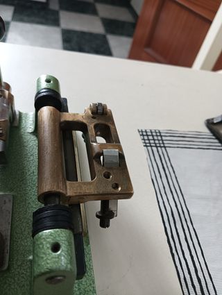 Máquina afilar cañas oboe Rieger