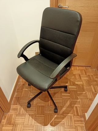 Silla oficina giratoria negra