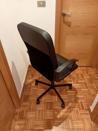 Silla oficina giratoria negra