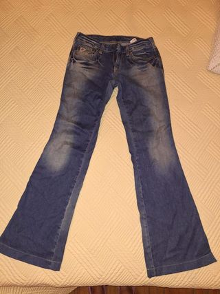 Vaqueros Lois acampanados talla 27