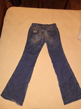 Vaqueros Lois acampanados talla 27