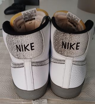 Nike Blazer Mid 77 EMB - Blancas/Grises