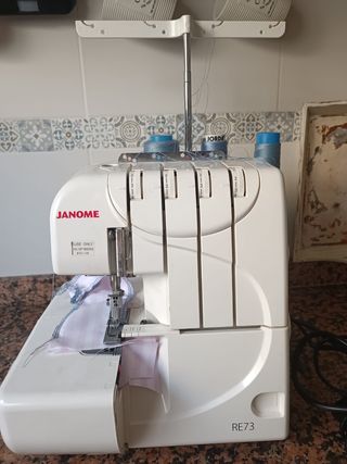 Máquina overlock Janome RE73,me costó 500€


