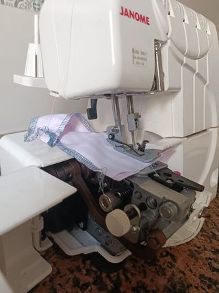 Máquina overlock Janome RE73,me costó 500€

