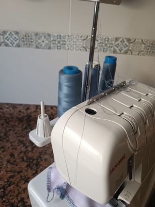 Máquina overlock Janome RE73,me costó 500€

