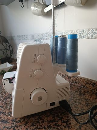 Máquina overlock Janome RE73,me costó 500€

