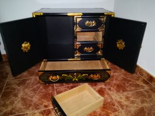 Mueble oriental antiguo