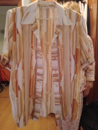 Camisa beige y marrón a rayas