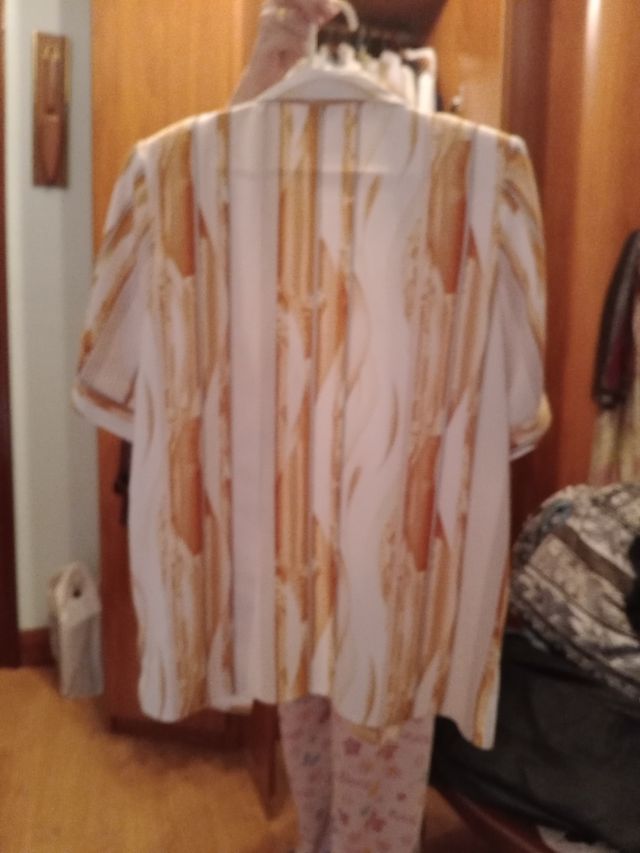 Camisa beige y marrón a rayas