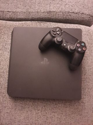 PS4 (PlayStation 4) negra
