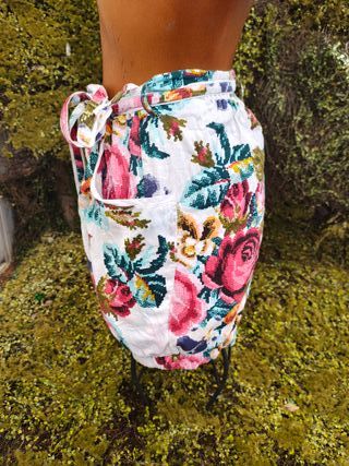 USADO-Falda Stradivarius floral M-1238