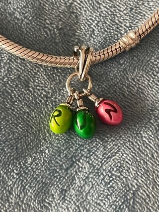 Charm Stranger Things corre 