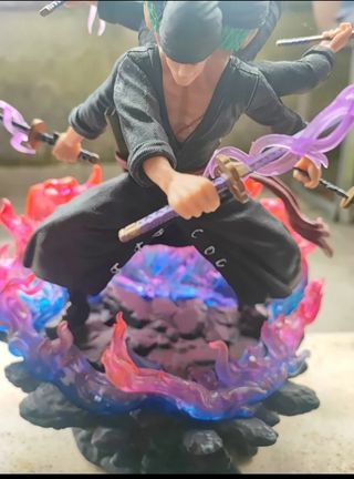 FIGURA ZORO ONE PIECE CON CAJA
