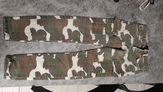 Pantaloni cargo mimetici