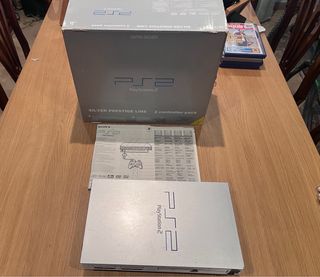 PlayStation 2 Edición Silver + Juegos + accesorios