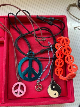 Lote 13 collares hippies/bohemios y 2 pulseras paz