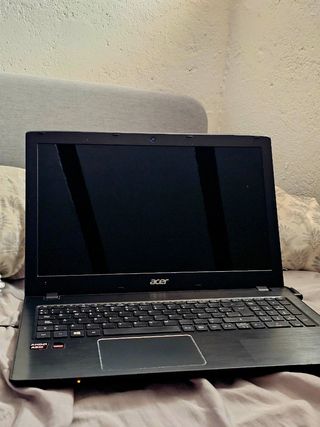 Portátil Acer Aspire E5-523G-958X